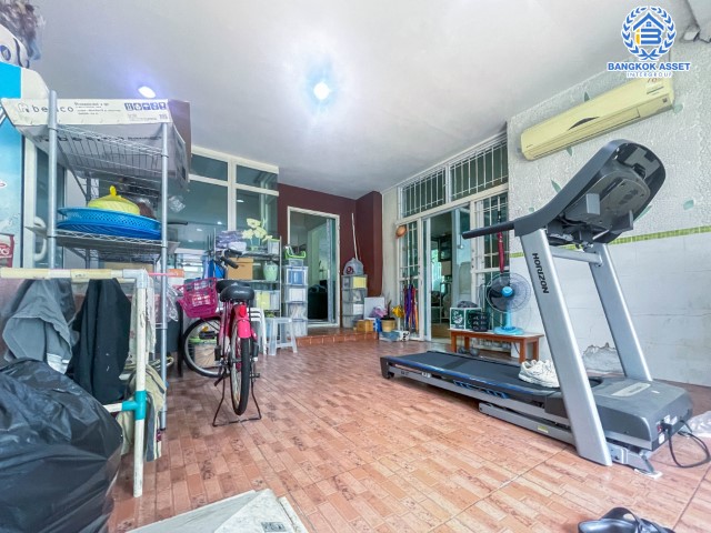 *****ทาวน์เฮ้าส์มือสอง 3 ชั้น ม.ภุมรินทร์ พหลโยธิน72 หลังมุม บนเนื้อที่ 37 ตร.ว. ฟังก์ชัน 5 ห้องนอน 4 ห้องน้ำ 2 ที่จอดรถ แถมฟรี! 3 เครื่องปรับอากาศ 7 เครื่อง และปั๊มน้ำ 1 เครื่อง ทำเลดีมาก เชื่อมต่อ ถ.พหลโยธิน, ถ.รังสิต-ปทุมธานี ใกล้ห้างเซียร์รังสิต ฟิวเจอร์พาร์ครังสิต และรถไฟฟ้าสายสีแดงเข้ม "สถานีหลักหก"